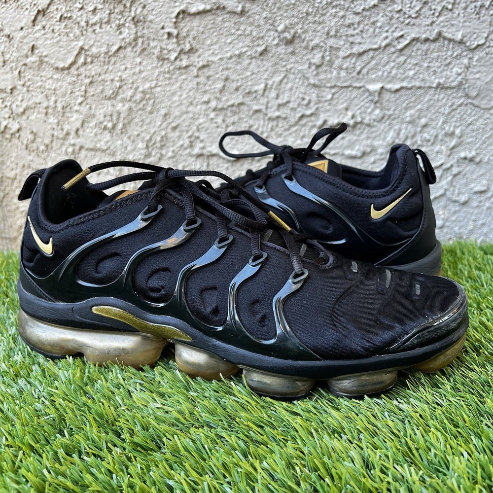 Nike Shoes Men Size 12 Air VaporMax Plus Black Gold CW7299-001